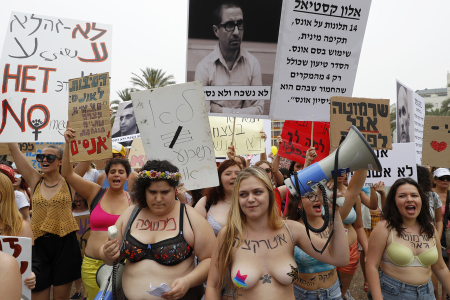 Teen girls in Tel Aviv